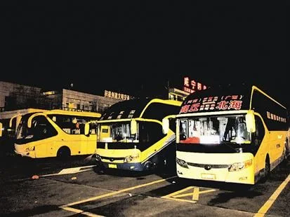 梦见坐大客车中途休息_1