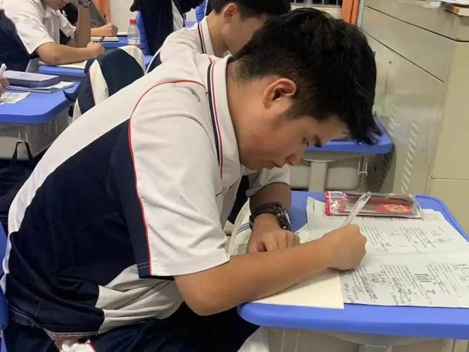 连南民族高级中学图片-连南高中学馆