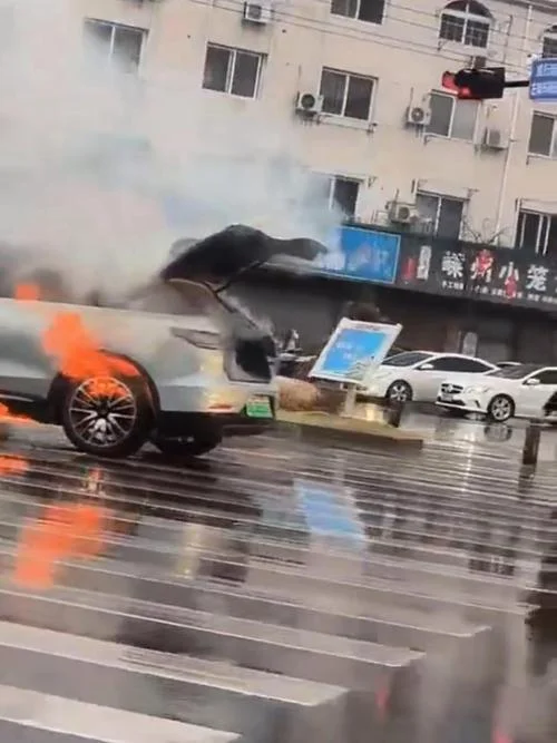 梦见电车起火了是什么征兆_2