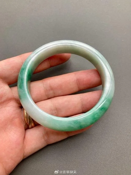 什么是糯种翡翠?-什么是糯种翡翠