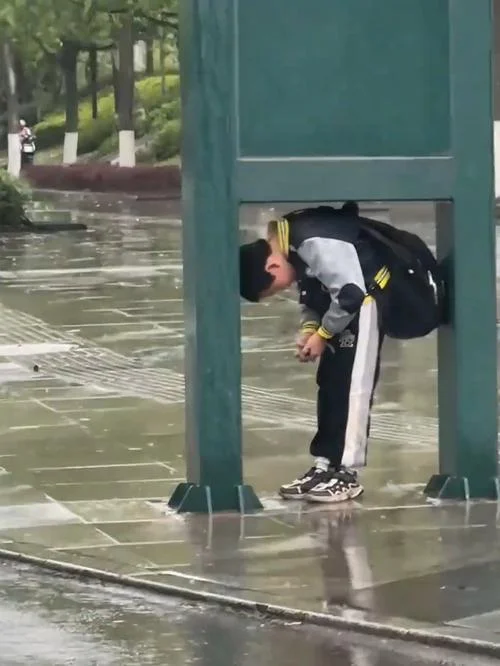 梦到下雨没带伞_2