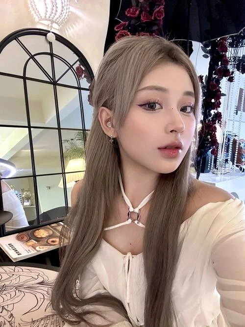 梦见我和女儿被风刮得满脸灰沉_2