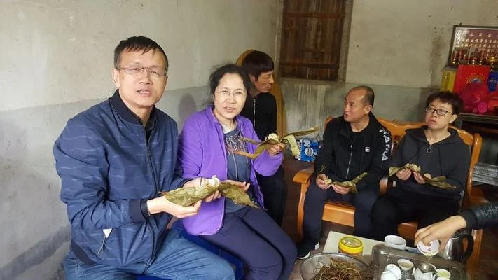 梦见长途跋涉趟水_1