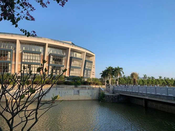广东南华工商职业学院_1