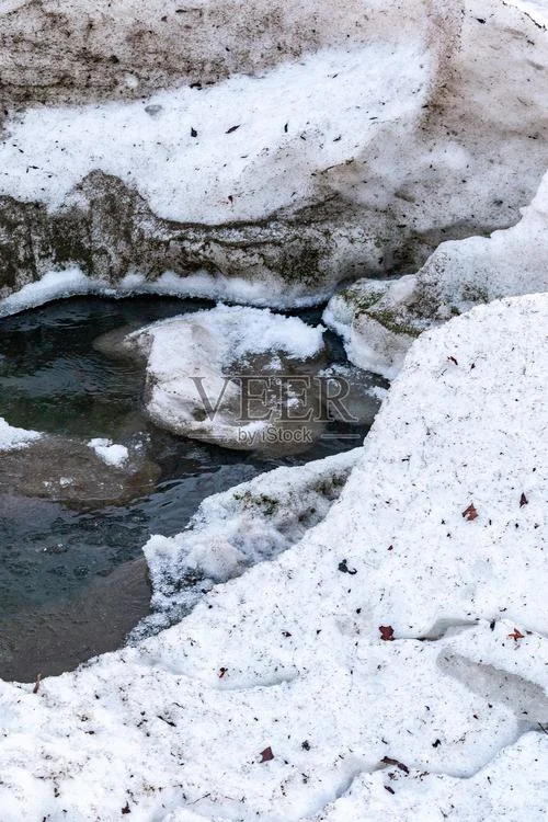 梦见雪和水是怎么回事_1