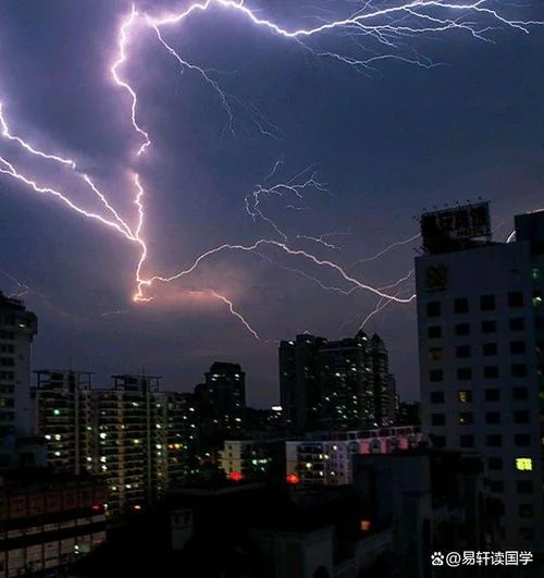 梦到下大暴雨预示什么_2