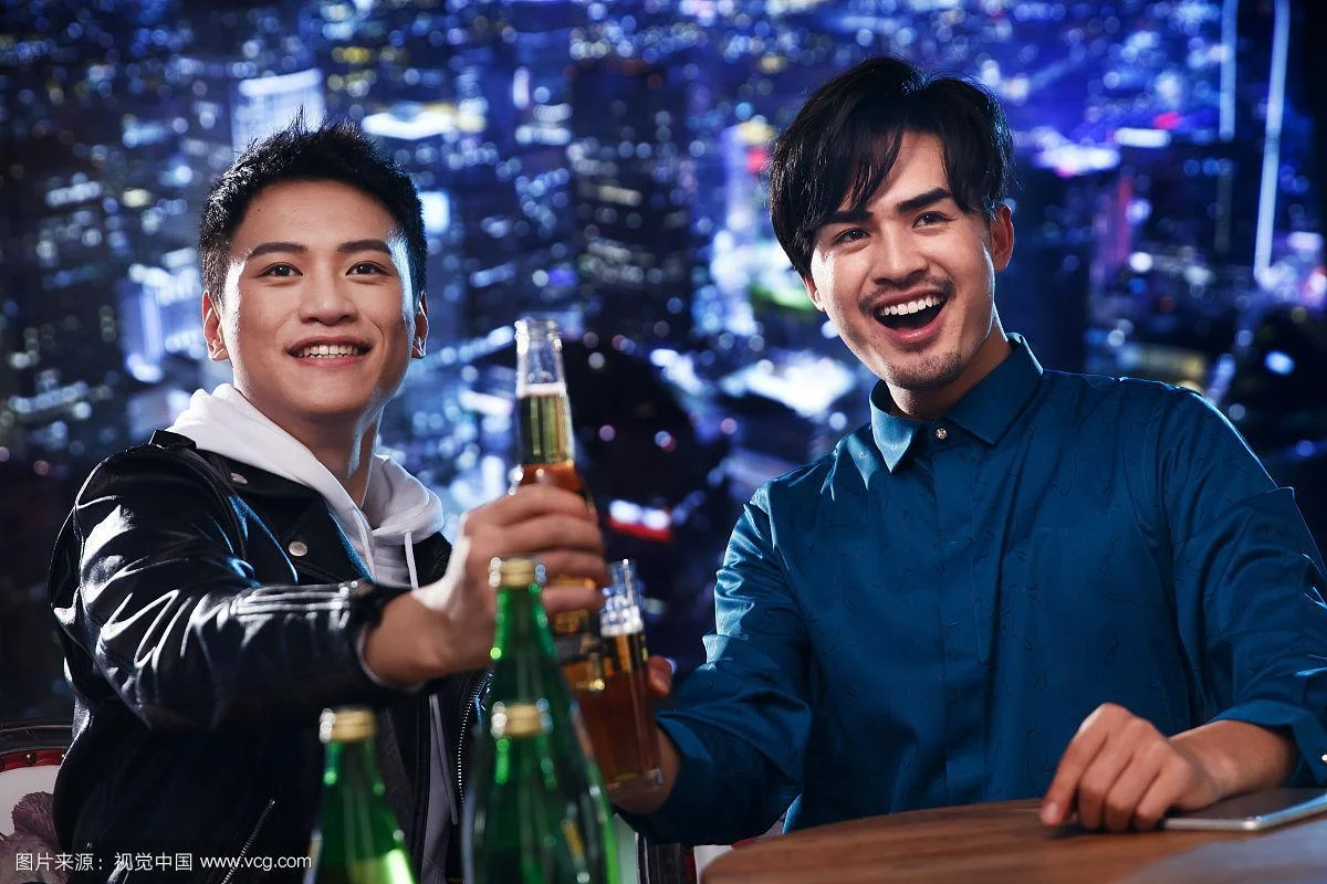男人梦见和别人一起喝酒_2