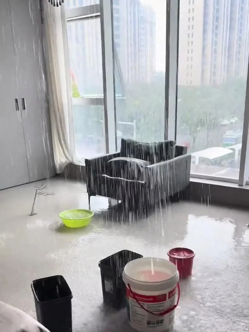 梦见住的房子漏水_1