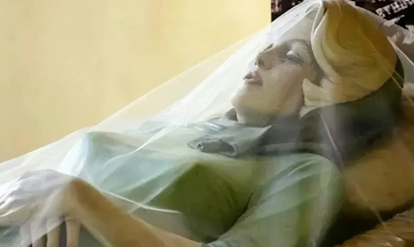 女人做梦梦到骨灰盒_2