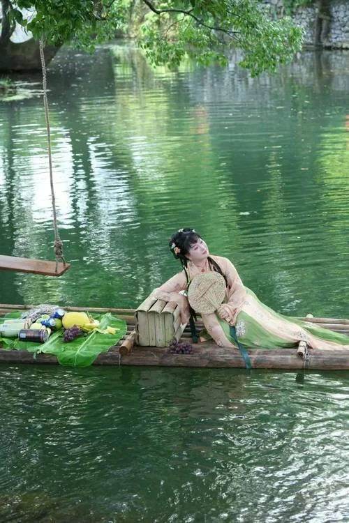 梦见在水里划船_1