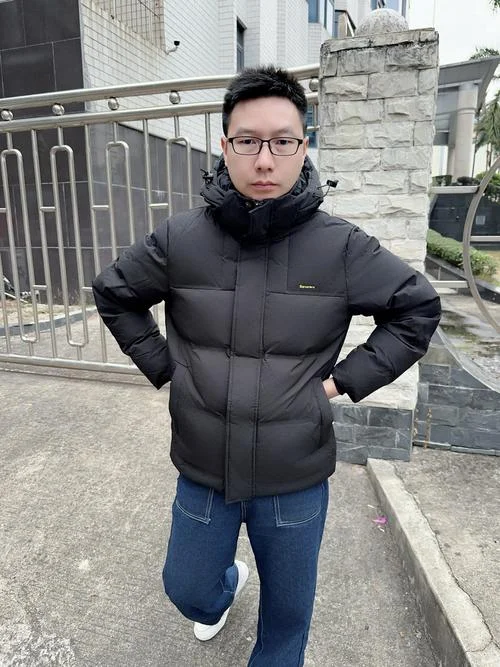 梦见别人穿羽绒服什么意思_1