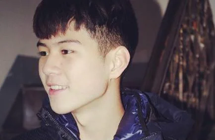 杨桐就读英国哪所大学_2