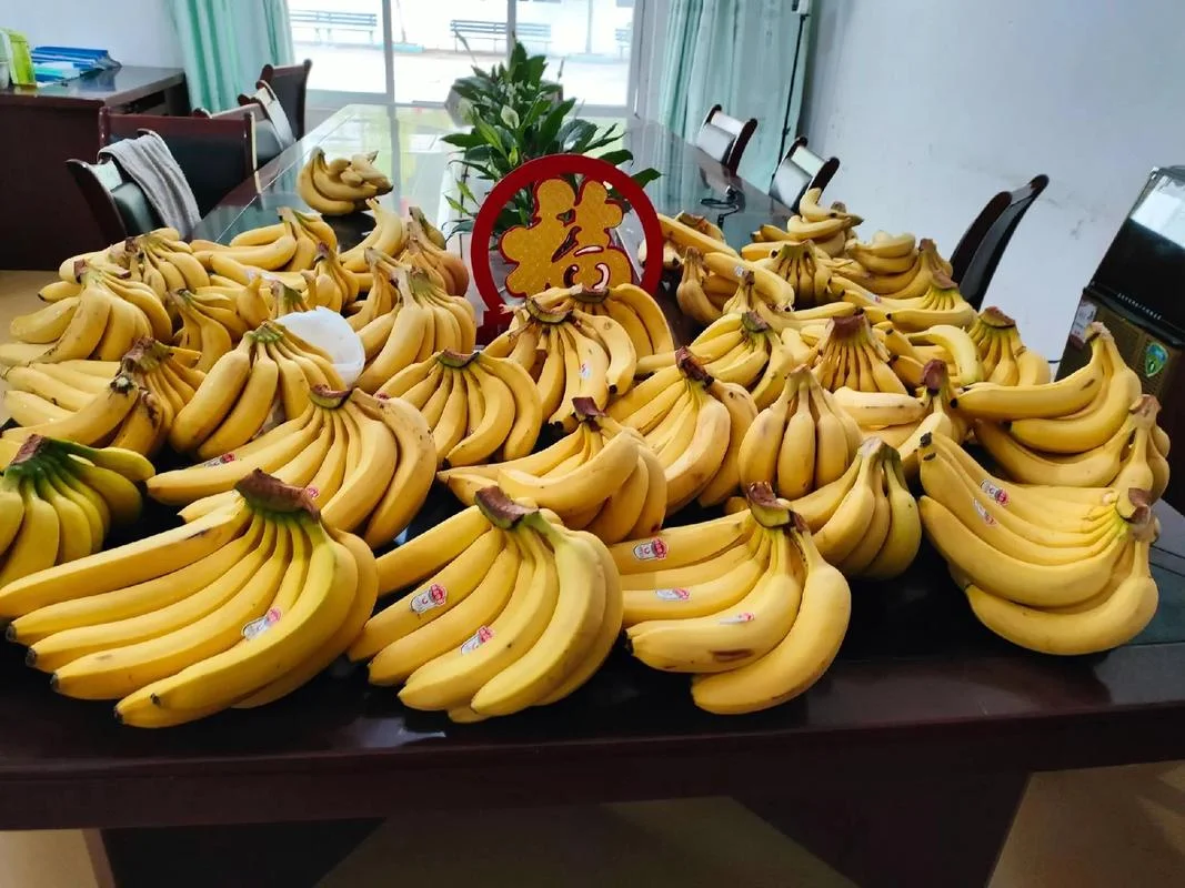 男人梦见吃好多香蕉_1