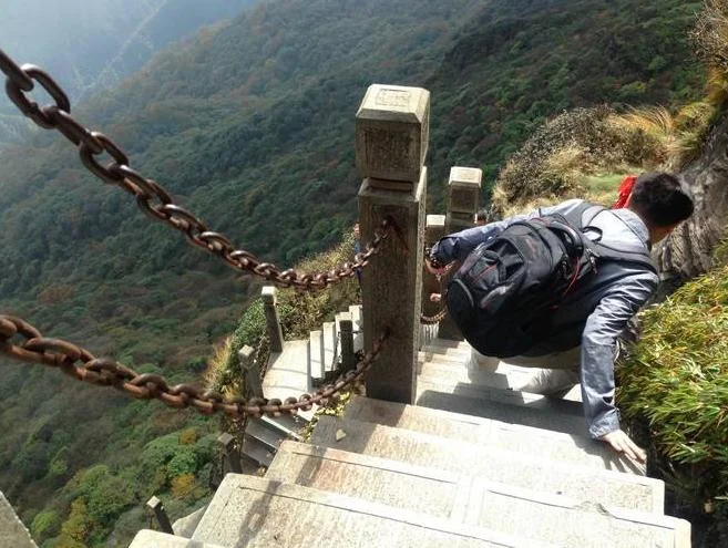梦见登山下山_1