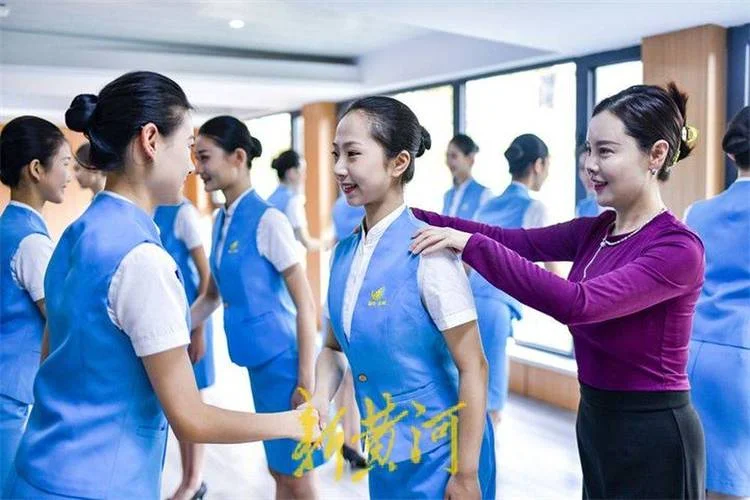 空乘艺考培训学校费用_2