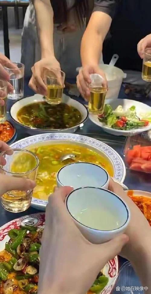 梦见亲戚家办酒席_1