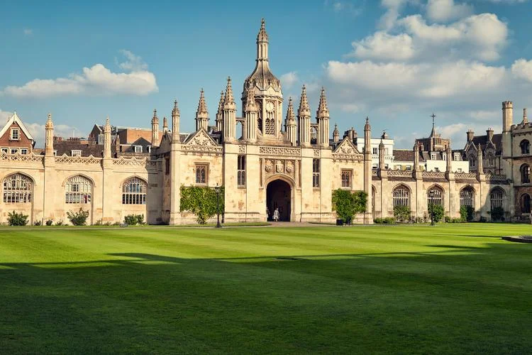 英国福尔茅斯大学学院-英国福尔茅斯大学学院