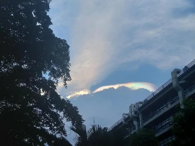 梦见彩色的云_2