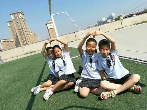 做梦梦到小学同学_2