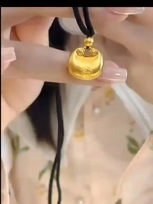 梦见朋友买到假黄金项链_1