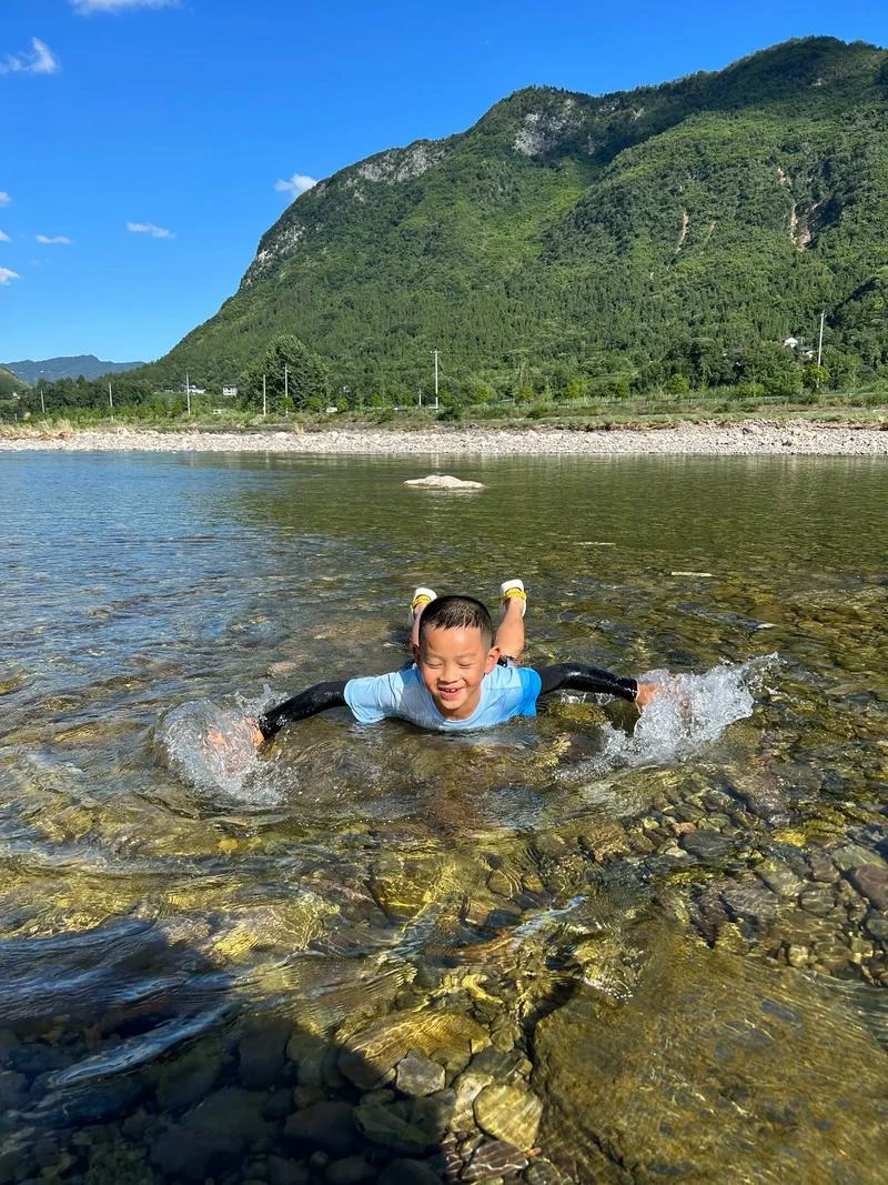 梦见水很清澈而且很深_1