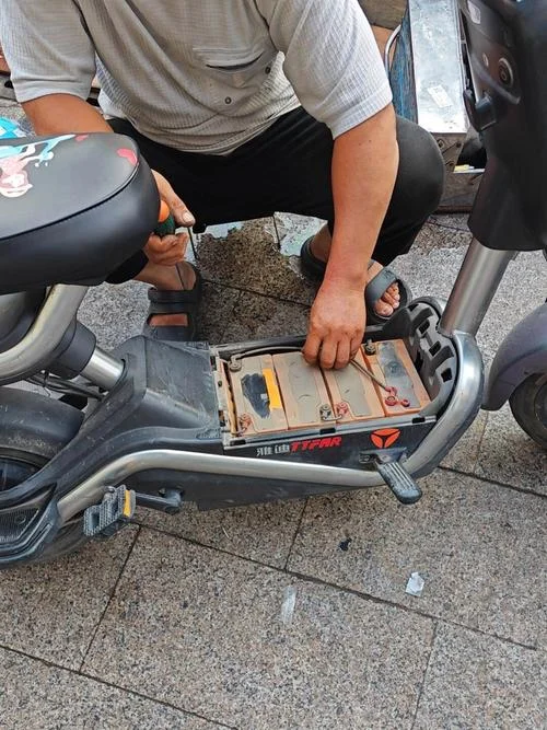 电动车电瓶多少钱一块_2