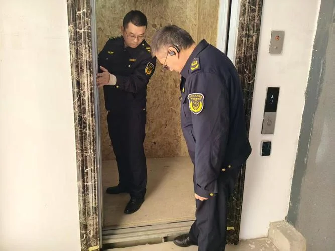 成都市安全生产监督管理局关于下放部分安全生产行政审批项目的通知-成都下放部分审批，安全局通知