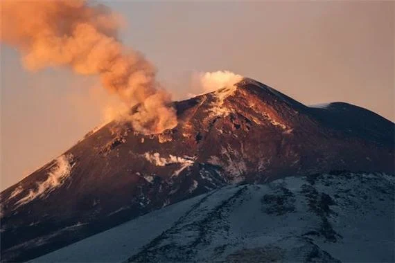 梦到火山爆发什么预兆_1