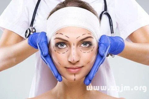 梦见女人要动手术_1