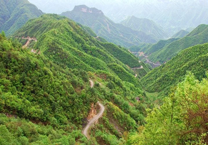 梦见翻山越岭长途跋涉_1