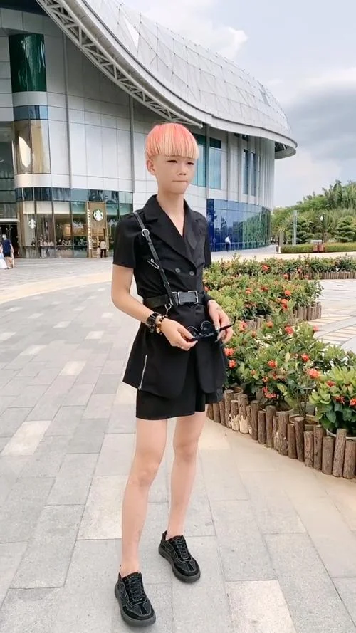 梦见男人穿裙子掉下来了_2