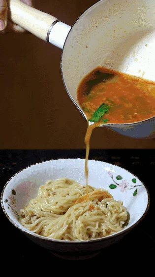 吃泡面的说说动态_1