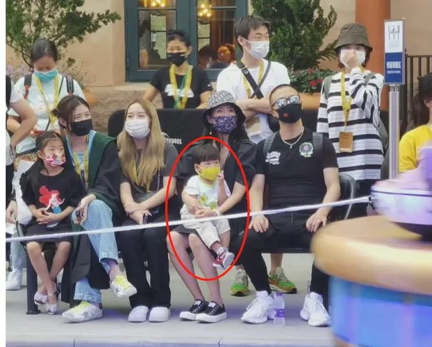 梦到抱一个大胖小子_1