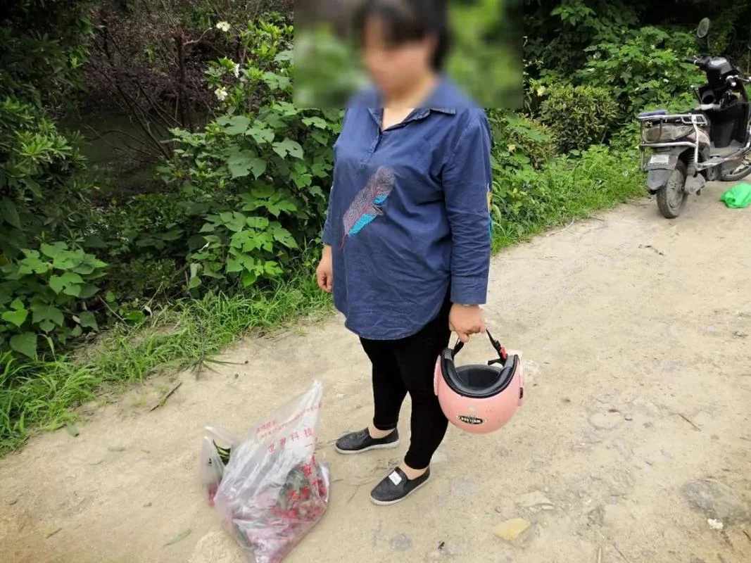 梦见偷桃子被罚款_2