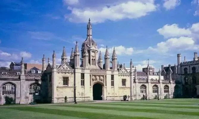 英国留学艺术类研究生_2