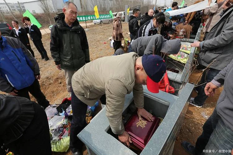 梦见骨灰下葬预示什么_1