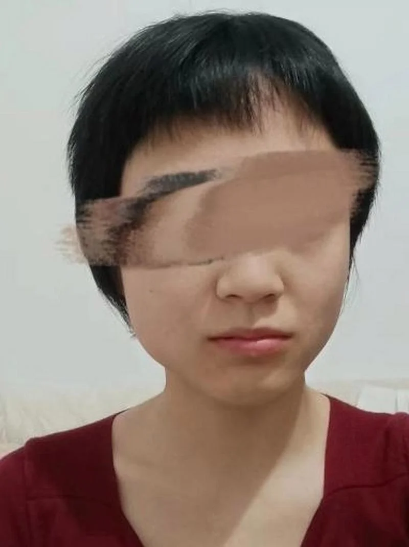 梦到头发被剪短了很丑_1