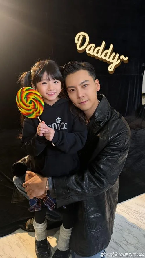 陈伟霆祝福baby微博_1