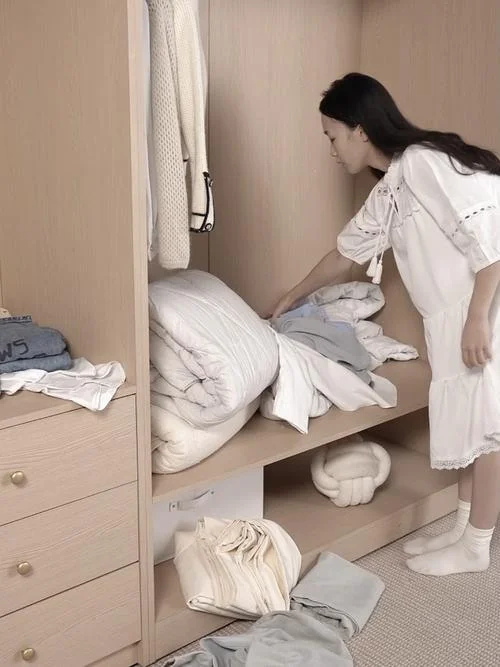 梦见整理衣柜_2