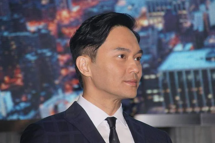 张智霖多大了_2