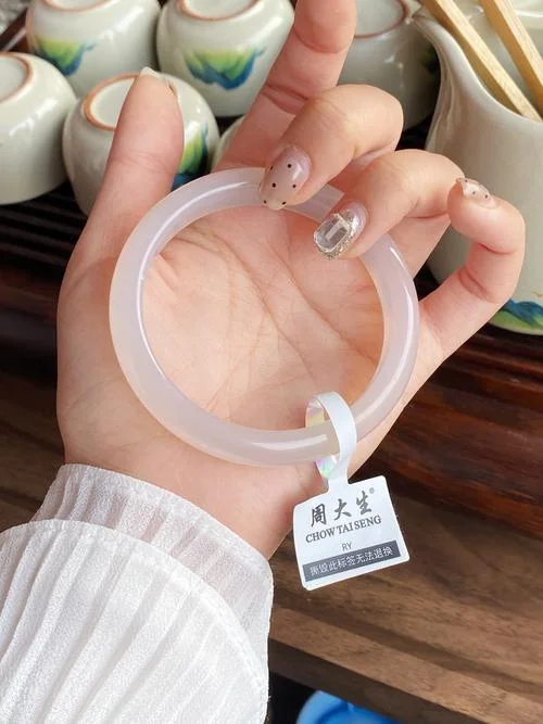 梦见有人送我戴玉镯子_1