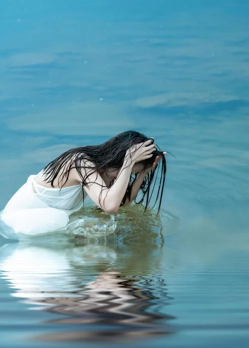 女人梦见放水_1