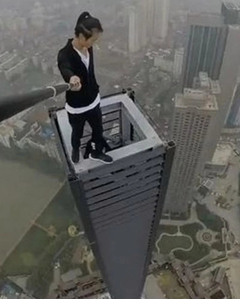 梦到自己从高空坠落_2