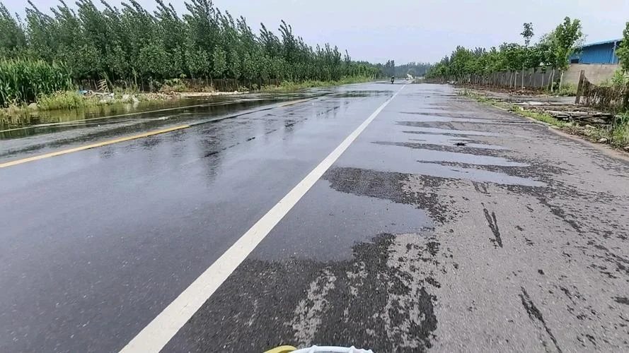 梦见在路上全是水_1