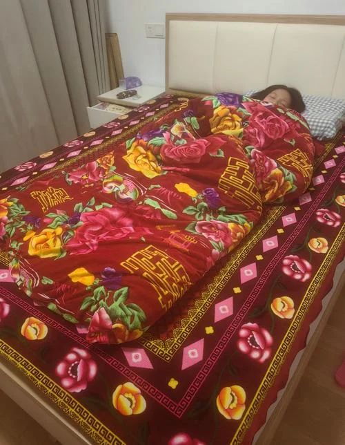 梦见床上有好多被子_2