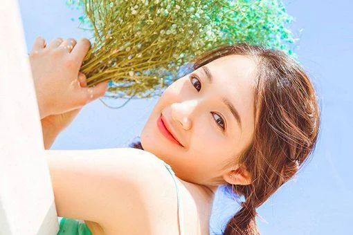 鲍姓女孩起名简单_2