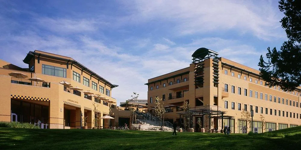 编导专业的大学国外-编导专业大学出国