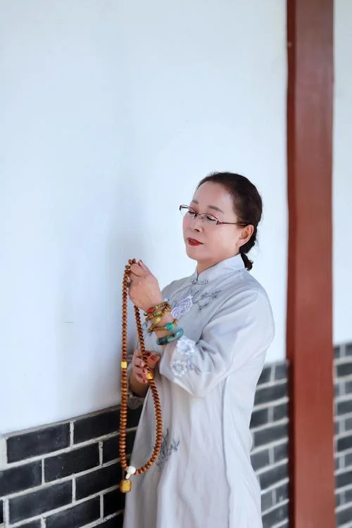 女人梦见出家师父_2