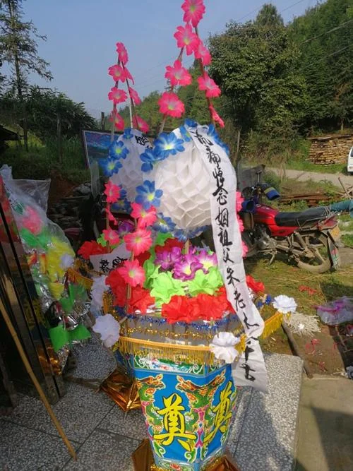 梦到在世的长辈去世了-梦到在世长辈去世