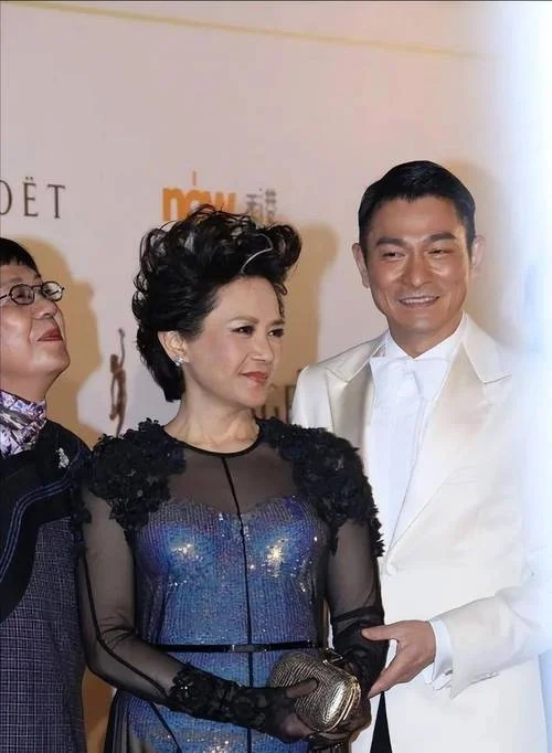 刘德华老婆多大年龄了_2